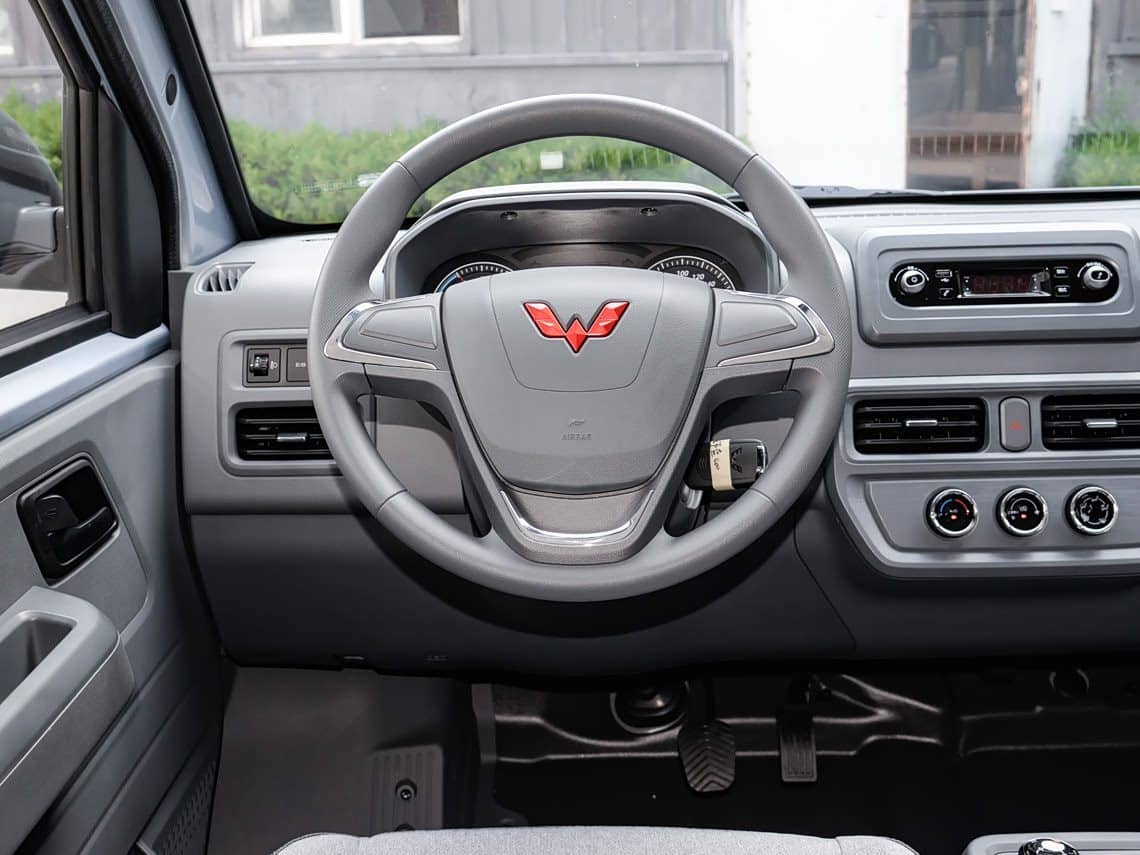 2025 Wuling Yangguang — driver's cockpit, electric van for export