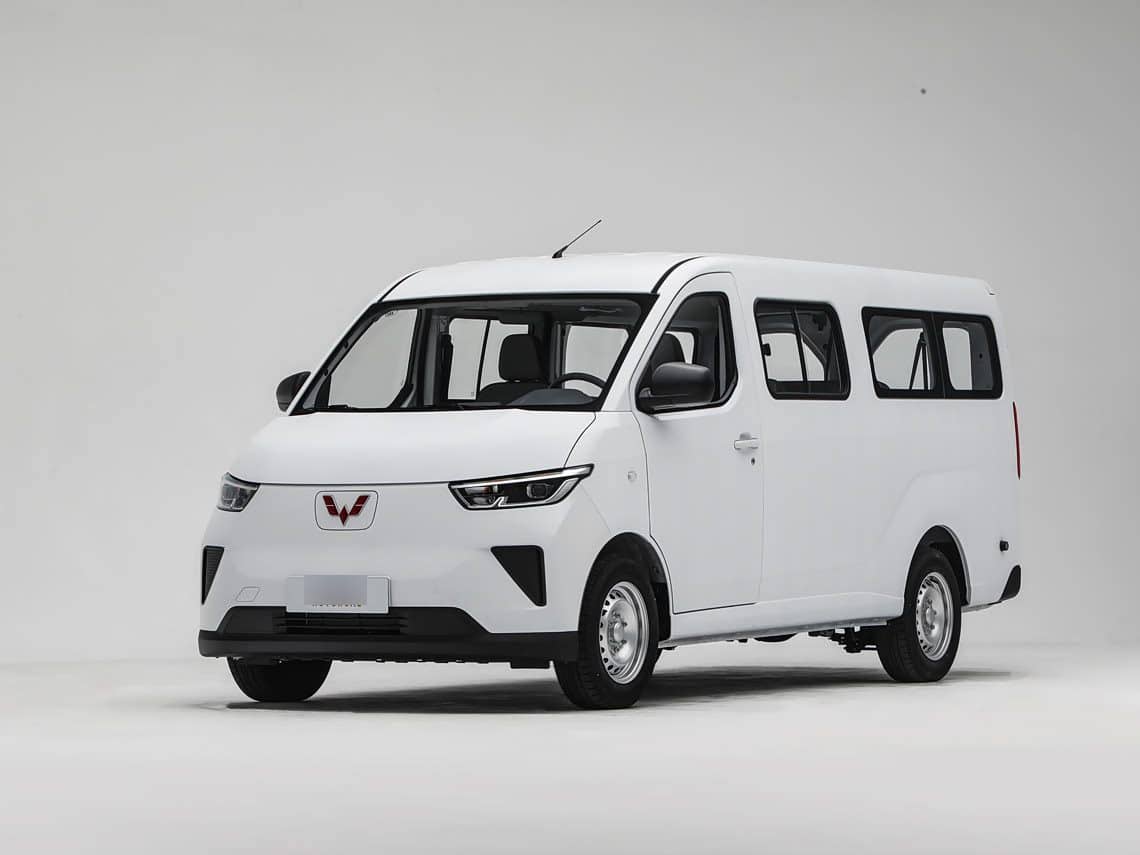 2026 Wuling Yangguang — front three-quarter view, electric van for export
